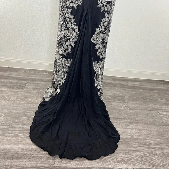 Nicole Miller Black and White Halter Maxi Sundress. Pre owned. - Picture 10 of 15